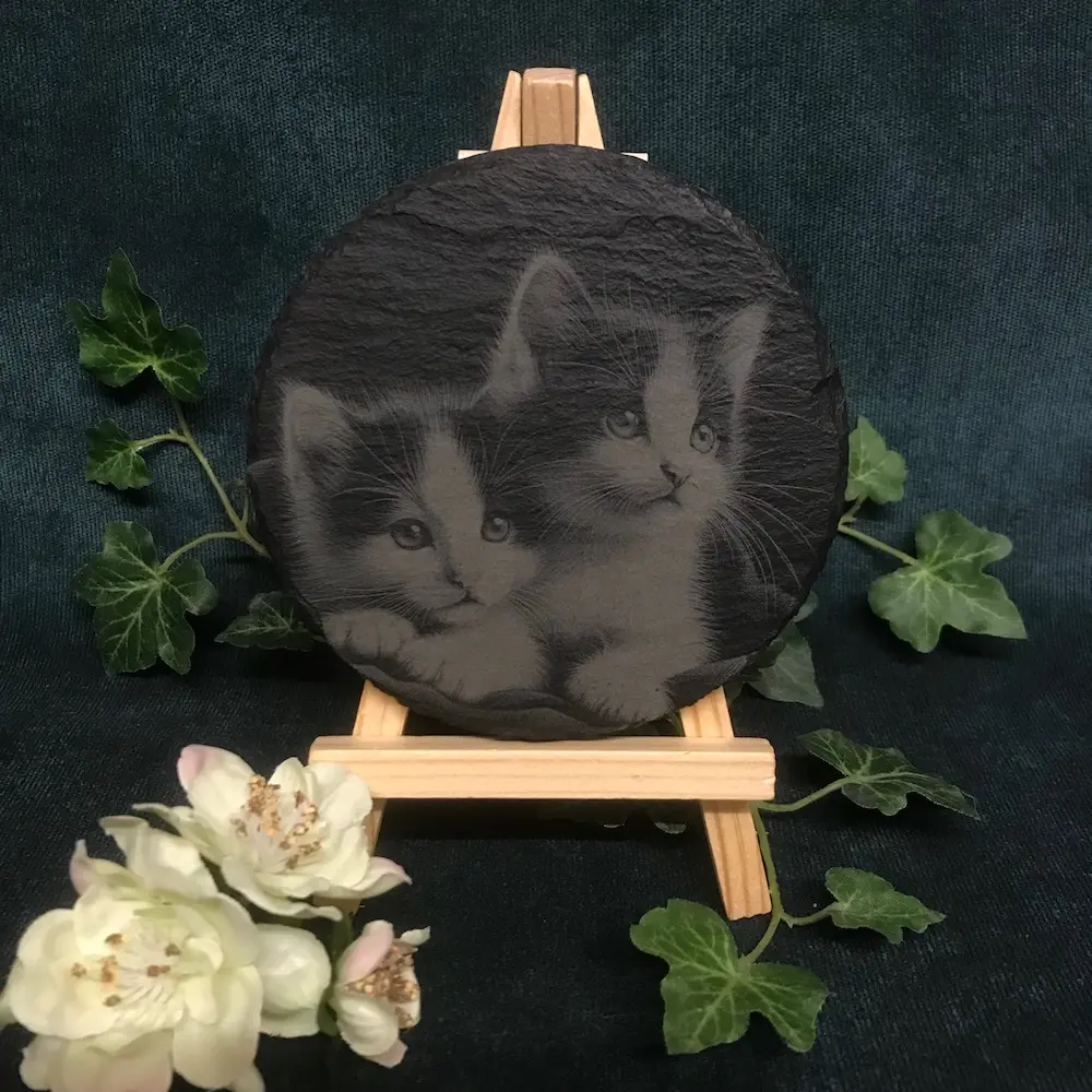 03-pencil-kittens-slate-coaster-r.webp